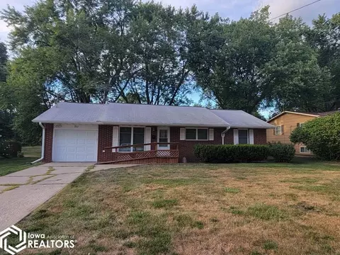 711 W Tyler Ave, Fairfield, IA 52556
