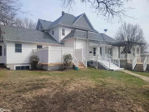 207 W Jackson St, Mount Ayr, IA 50854