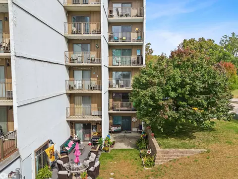2700 N Shore Dr #305, Clear Lake, IA 50428