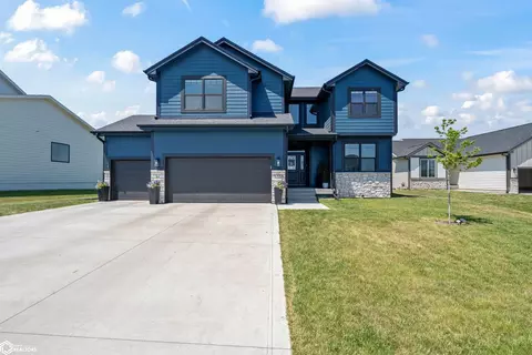 1325 NW Yorktown Dr, Waukee, IA 50263
