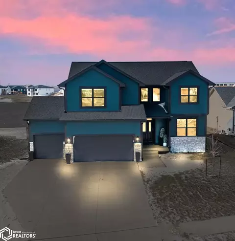 1325 NW Yorktown Dr, Waukee, IA 50263