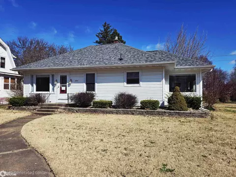 2300 West Ave, Burlington, IA 52601