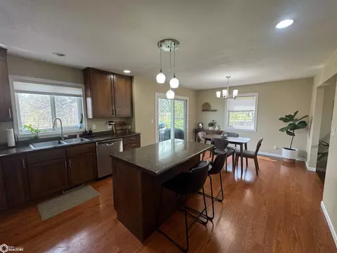 Kitchen - 20358 E Terra Vis, Centerville, IA 52544 photo 2 of 4
