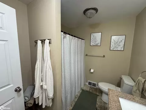 Bath - 20358 E Terra Vis, Centerville, IA 52544 photo 3 of 4