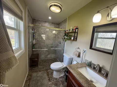 Bath - 20358 E Terra Vis, Centerville, IA 52544 photo 1 of 4