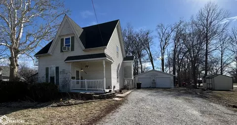 706 Augusta Rd, Carthage, IL 62321