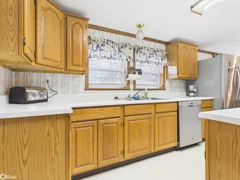 Kitchen - 1971 Oak St, Hamilton, IL 62341 photo 2 of 5