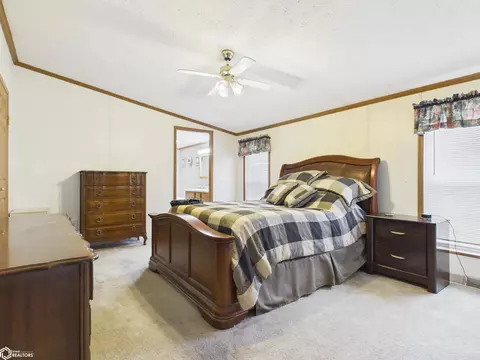 Bedroom - 1971 Oak St, Hamilton, IL 62341 photo 2 of 4