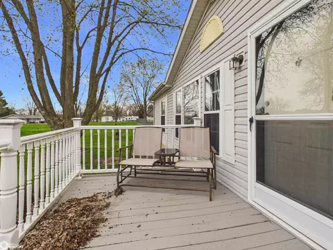 Exterior - 1971 Oak St, Hamilton, IL 62341 photo 8 of 9