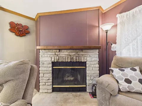 Living - 1971 Oak St, Hamilton, IL 62341 photo 6 of 6