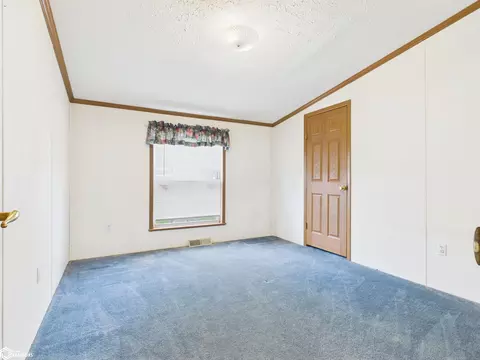 Bedroom - 1971 Oak St, Hamilton, IL 62341 photo 3 of 4