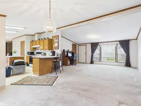 Living - 1971 Oak St, Hamilton, IL 62341 photo 3 of 6