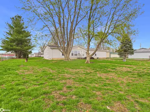 Exterior - 1971 Oak St, Hamilton, IL 62341 photo 2 of 9