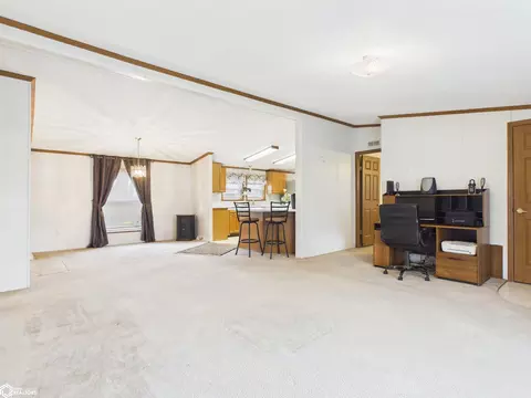 Living - 1971 Oak St, Hamilton, IL 62341 photo 2 of 6