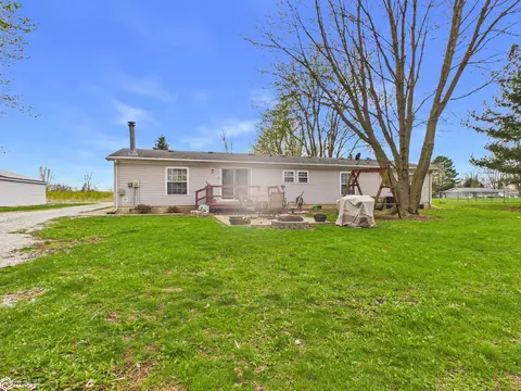 Exterior - 1971 Oak St, Hamilton, IL 62341 photo 4 of 9