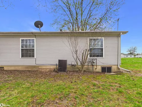 Exterior - 1971 Oak St, Hamilton, IL 62341 photo 9 of 9