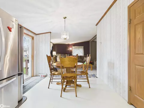 Dining - 1971 Oak St, Hamilton, IL 62341 photo 1 of 1