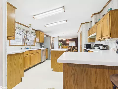 Kitchen - 1971 Oak St, Hamilton, IL 62341 photo 1 of 5
