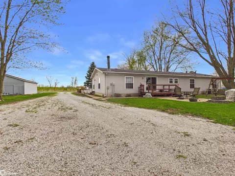 Exterior - 1971 Oak St, Hamilton, IL 62341 photo 5 of 9