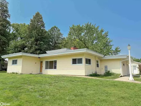 1706 N Federal St, Hampton, IA 50441