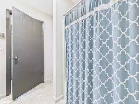 Bath - 1730 Broadway, Hamilton, IL 62341 photo 2 of 6