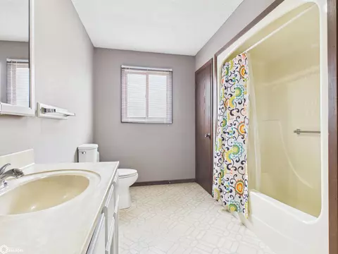 Bath - 1730 Broadway, Hamilton, IL 62341 photo 3 of 6
