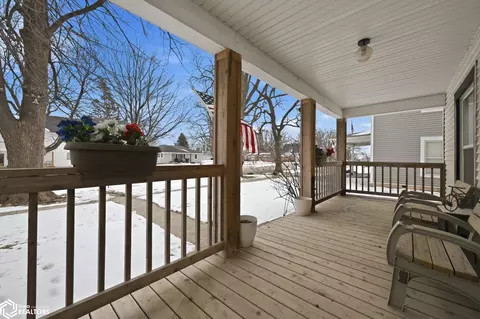 Exterior - 604 Walnut St, Walnut, IA 51577 photo 2 of 8