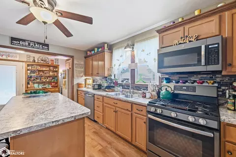 Kitchen - 604 Walnut St, Walnut, IA 51577 photo 2 of 5