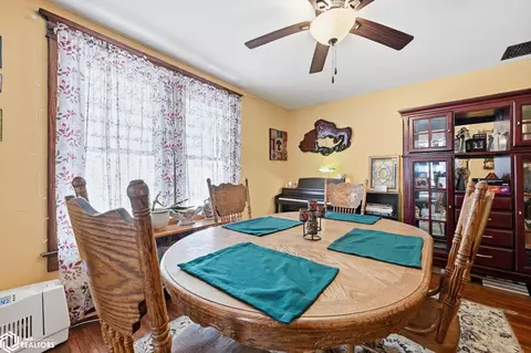 Dining - 604 Walnut St, Walnut, IA 51577 photo 2 of 4
