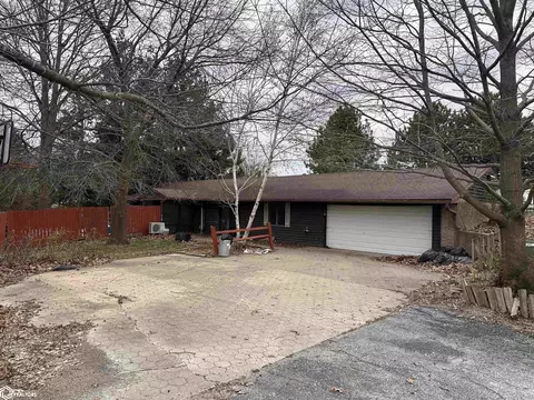 2593 Garrels Dr, New London, IA 52645