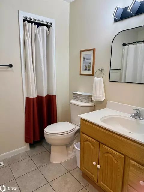 Bath - 1503 E 17th St, Atlantic, IA 50022 photo 1 of 3