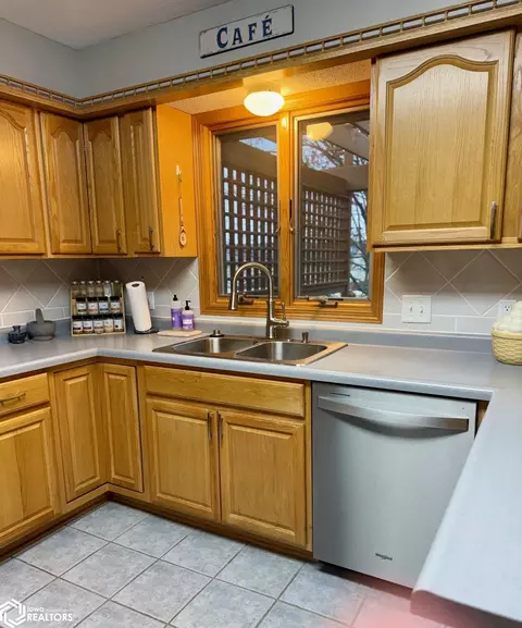 Kitchen - 1503 E 17th St, Atlantic, IA 50022 photo 3 of 3