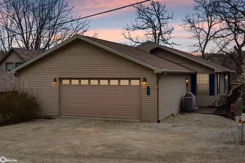 206 Horseshoe Dr, Montezuma, IA 50171