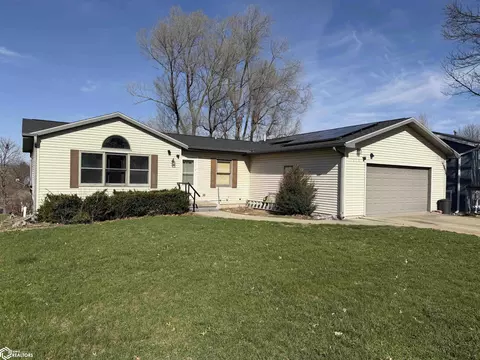 1215 E 8th St S, Newton, IA 50208