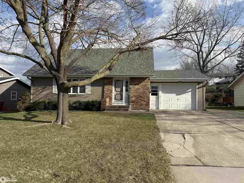 207 Ridgewood Dr, Carroll, IA 51401