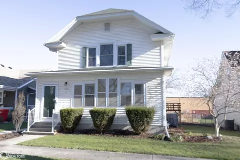 923 1st St, Webster City, IA 50595