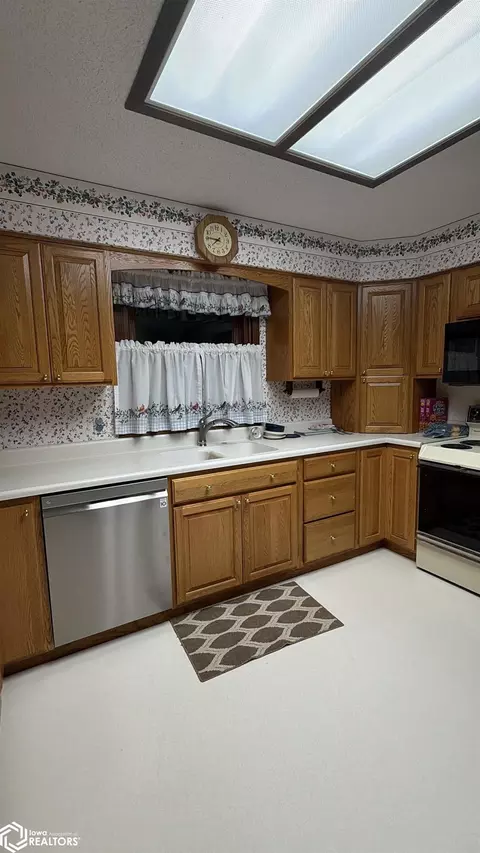 Kitchen - 1902 E State St, Algona, IA 50511 photo 3 of 3