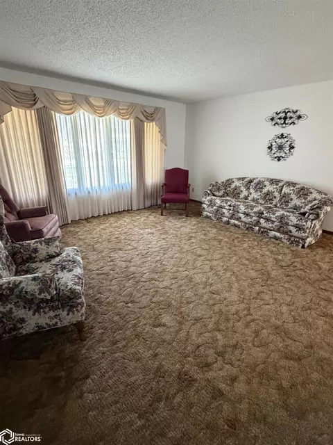 Living - 1902 E State St, Algona, IA 50511 photo 3 of 4