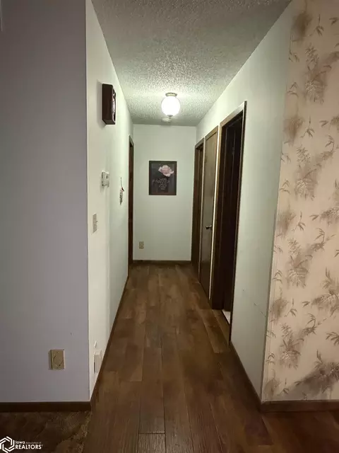 Entry Way - 1902 E State St, Algona, IA 50511 photo 1 of 1