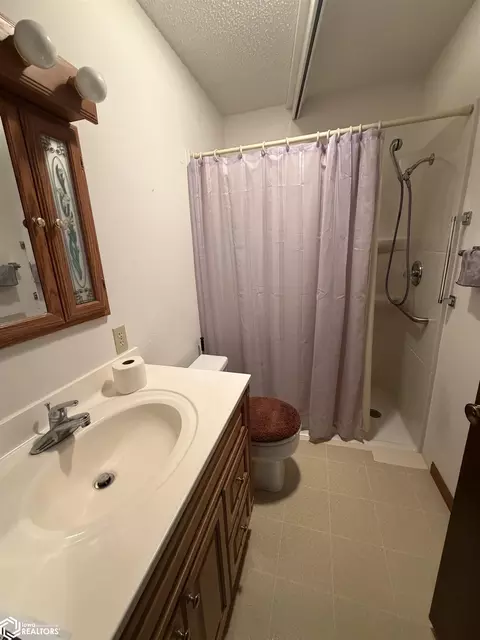 Bath - 1902 E State St, Algona, IA 50511 photo 2 of 2