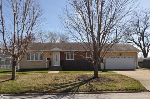 411 W 2nd St, Carroll, IA 51401