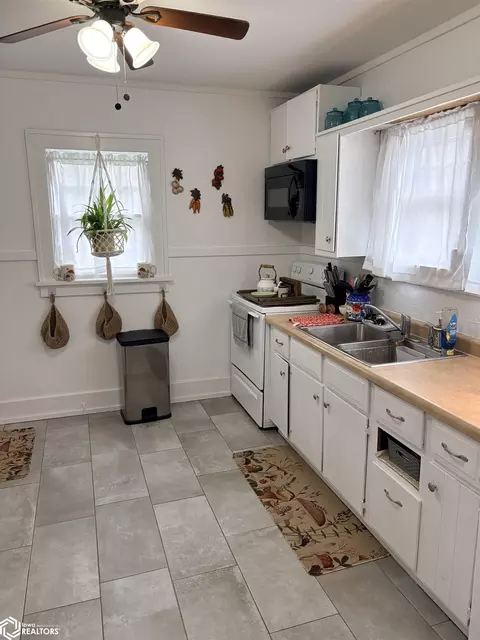 402 S Main St, Centerville, IA 52544 photo 4