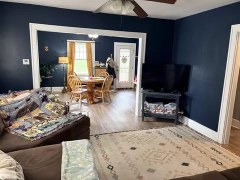 402 S Main St, Centerville, IA 52544 photo 3