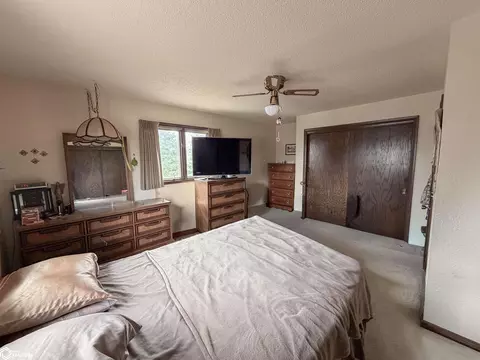 Bedroom - 1665 Dorell Dr, Hampton, IA 50441 photo 2 of 5