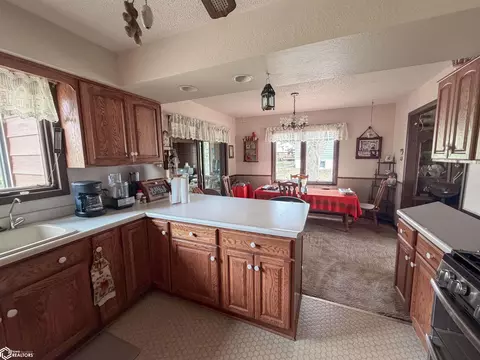Kitchen - 1665 Dorell Dr, Hampton, IA 50441 photo 2 of 6