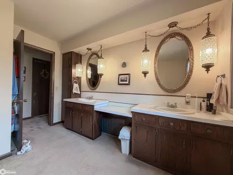 Bath - 1665 Dorell Dr, Hampton, IA 50441 photo 2 of 6