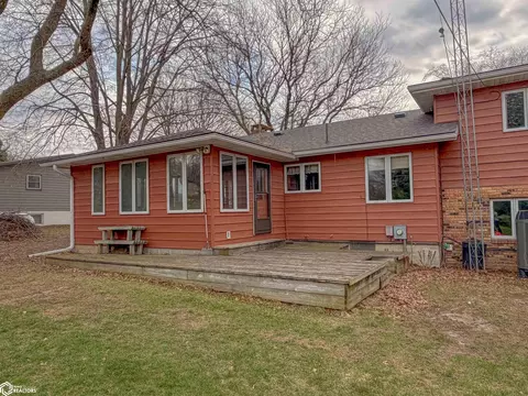 Exterior - 1665 Dorell Dr, Hampton, IA 50441 photo 3 of 5