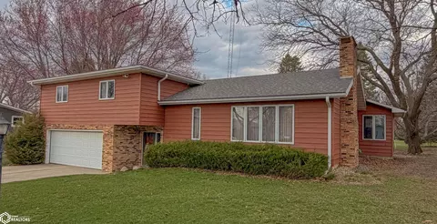 1665 Dorell Dr, Hampton, IA 50441