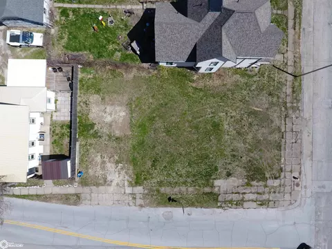 830 Oak St, Burlington, IA 52601