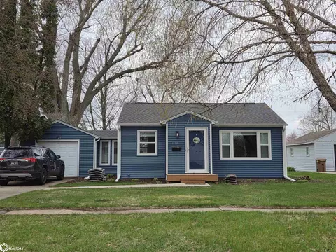 1527 Summer St, Grinnell, IA 50112